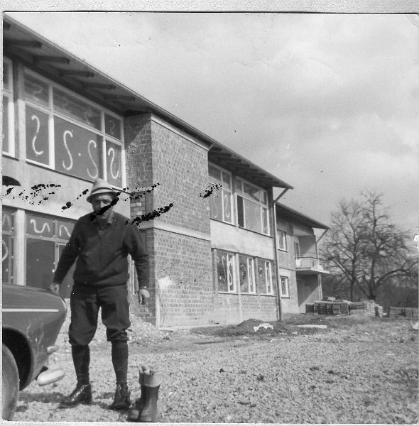 Schulhaus - Bauleiter April 1965.jpg